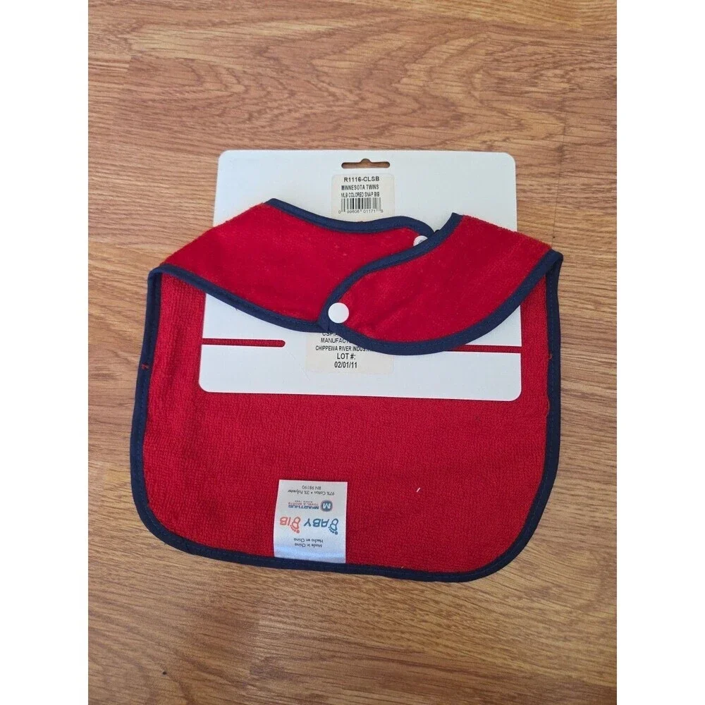 MLB Minnesota Twins Baby Bib Terry Velour Baseball NEW Machine Washable Red